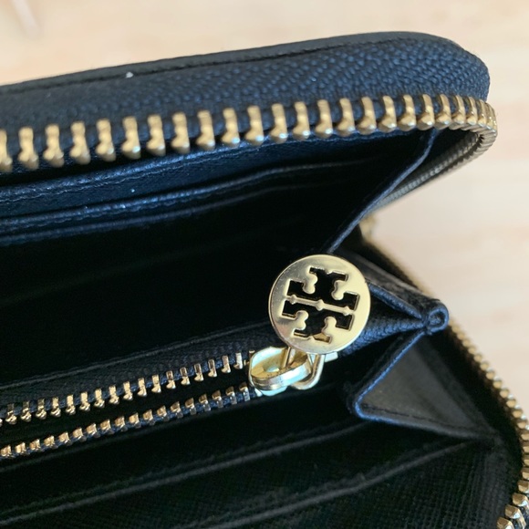 Tory Burch Robinson Continental Zip Wallet - Picture 2 of 4